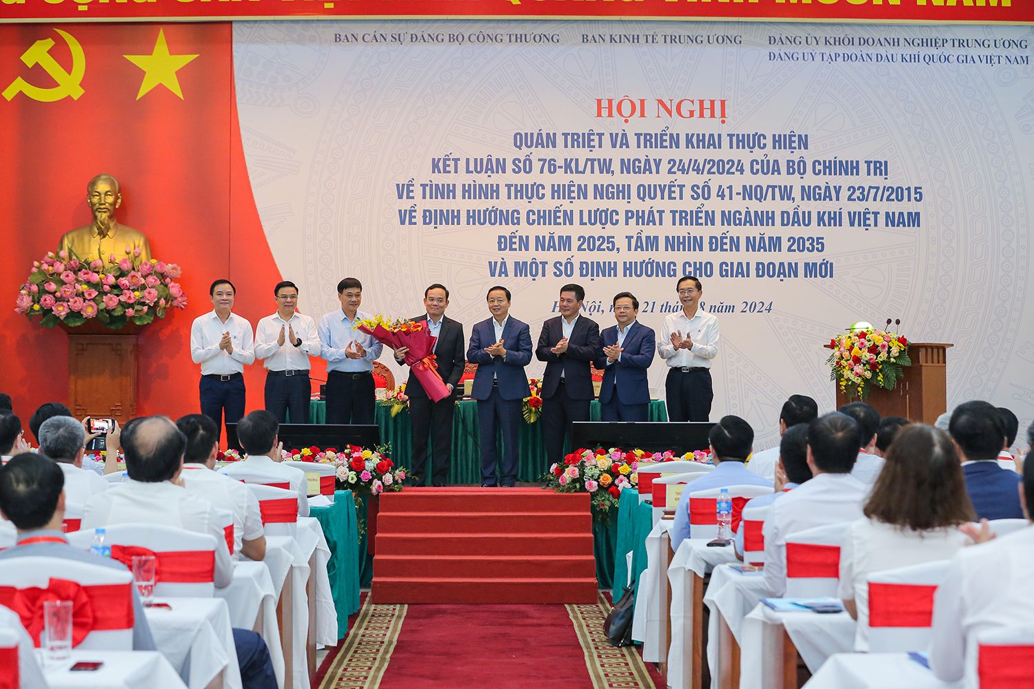 Bộ Chính trị đã ban hành Kết luận số 76-KL/TW về tình hình thực hiện Nghị quyết số 41-NQ/TW ngày 23/7/2015 của Bộ Chính trị về định hướng Chiến lược phát triển Ngành Dầu khí Việt Nam đến năm 2025, tầm nhìn đến năm 2035 và một số định hướng cho giai đoạn mới